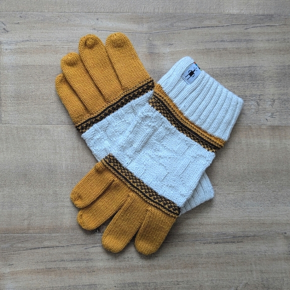 NWOT! Smartwool Popcorn Cable Honey Gold Gloves - Picture 3 of 7